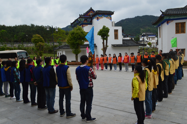 擁抱自然 感悟人生 凝聚團(tuán)隊(duì)——東信醫(yī)藥2014年拓展訓(xùn)練及麻城...